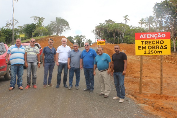 Prefeito, deputados e secretários visitam obras do novo acesso às praias de Itacaré