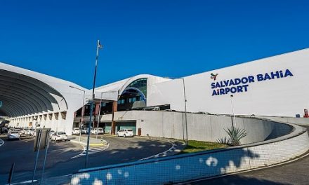 Aeroporto de Salvador instala aviso sonoro e potes de álcool em gel para evitar casos de coronavírus