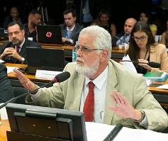 Jorge Solla aciona Fernando Gomes no Ministério Público e cobra repasse de verba para Santa Casa