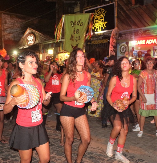 “As Desconcentradas”: Irreverência e alegria marcam a abertura do carnaval de Itacaré