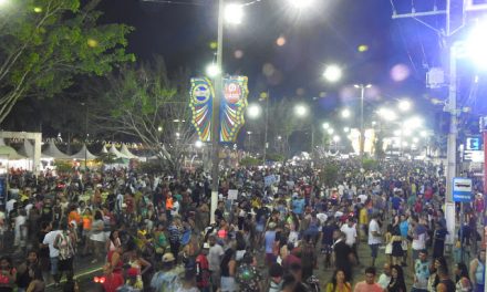 “Itabuna Folia” arrasta multidão para as avenidas no segundo dia de festa