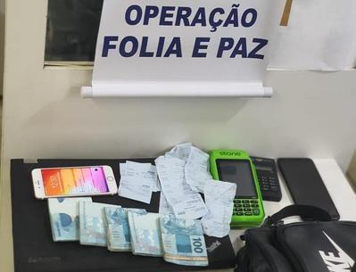 Vendedores de abadás presos durante o Carnaval aplicavam golpes nos foliões