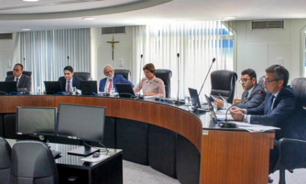 Ex-prefeitos terão que devolver mais R$ 294 mil aos cofres públicos na Bahia