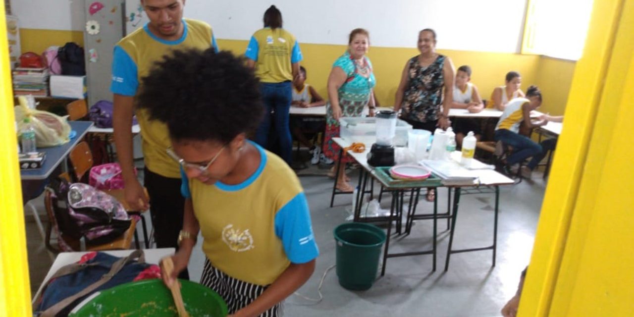Itabuna: projeto Mão na Massa leva experimentos científicos às escolas municipais
