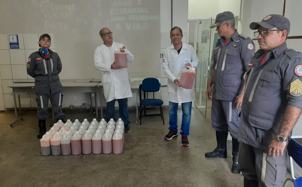 Coronavírus: estudantes fabricam sabão para doar ao Hospital Costa do Cacau e Corpo de Bombeiros em Ilhéus