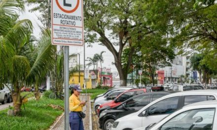 Justiça manda suspender contratação de monitores da Zona Azul e decreta indisponibilidade de bens de Fernando Gomes