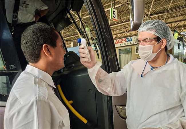 Secretaria de Saúde monitora passageiros no terminal rodoviário de Ilhéus