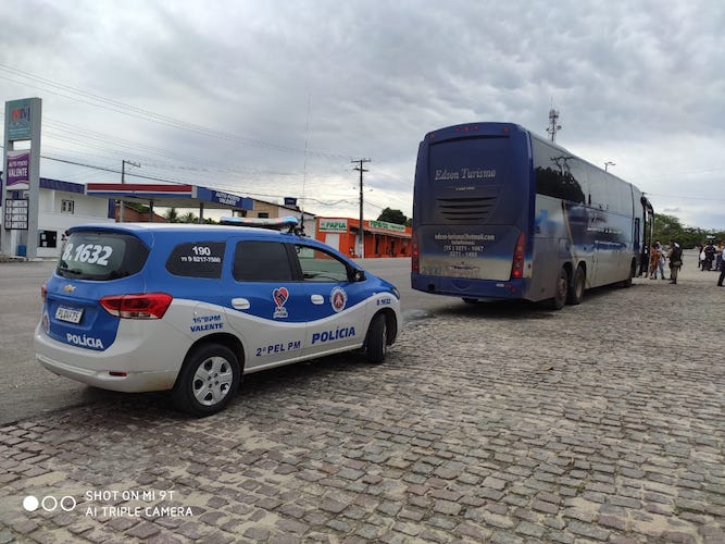 Bahia: PM apreende ônibus clandestino com 32 passageiros vindos de São Paulo