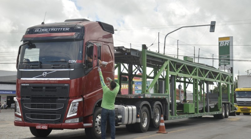 Ações de solidariedade em apoio aos caminhoneiros se espalham nas rodovias federais baianas