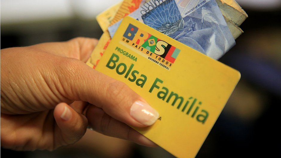 Bahia e outros seis estados acionam STF contra redução do Bolsa Família