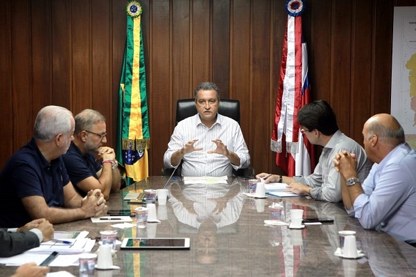 Reunido com equipe, Rui Costa reafirma suspensão de transportes intermunicipais