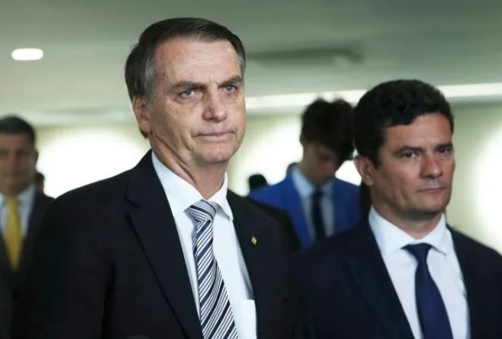 Bolsonaro anuncia demissão da cúpula da PF e provoca ira de Moro; ministro teria pedido demissão