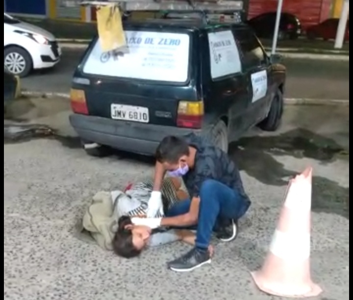 Falta de ar e dor no peito: mulher passa mal em estacionamento de supermercado em Itabuna
