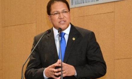 Augusto Castro sanciona Lei que proíbe verbas públicas em eventos e serviços que promovam a sexualização infanto-juvenil