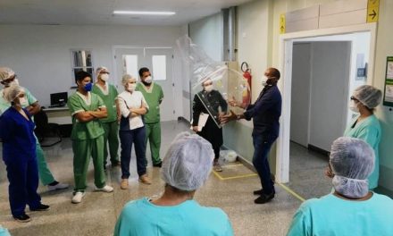 Funcionários do Hospital Costa do Cacau recebem treinamento para tratar pacientes infectados pelo coronavírus