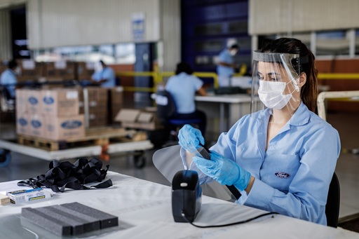 Governo do Estado recebe 35 mil máscaras produzidas pela Ford na fábrica de Camaçari