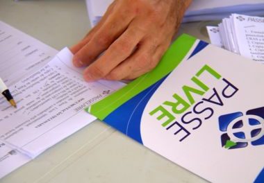 Carteira do Passe Livre Intermunicipal será entregue a beneficiários de 75 municípios baianos