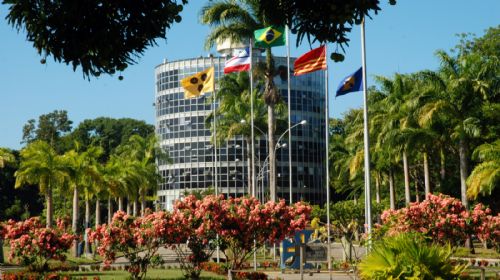 Universidades estaduais baianas aprovam criação de programa para revalidação de diplomas médicos