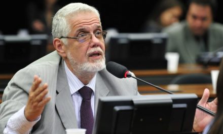 Jorge Solla aciona a Justiça contra Bolsonaro e seu acordo de loteamento do Governo com o “Centrão”
