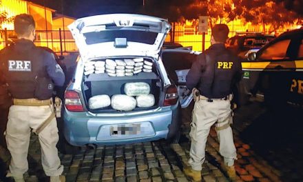 Bahia: PRF flagra casal com mais de 35 quilos de maconha escondidos em carro