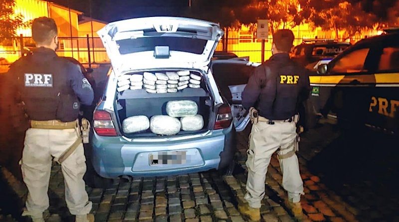 Bahia: PRF flagra casal com mais de 35 quilos de maconha escondidos em carro