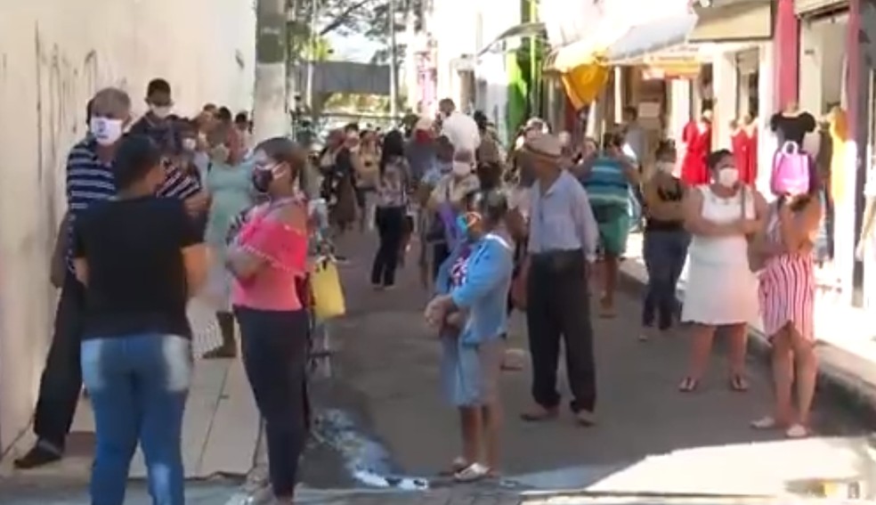 Segundo dia de reabertura do comércio de Itabuna é marcado por aglomerações e confusão em loja