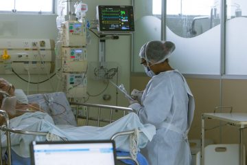Centro de Operações de Emergência em Saúde da Bahia recomenda internação precoce de pacientes