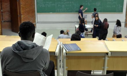 Explodem casos de Covid-19 em professores que voltaram às aulas em São Paulo