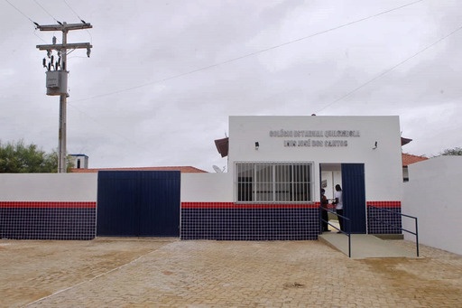Governo inaugura escola com estrutura completa em povoado quilombola