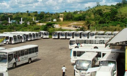 Sem ônibus: empresas do transporte coletivo não cumprem determinação e prefeitura ameaça com multas