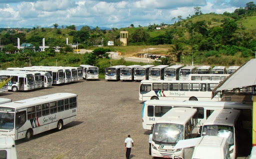Sem ônibus: empresas do transporte coletivo não cumprem determinação e prefeitura ameaça com multas