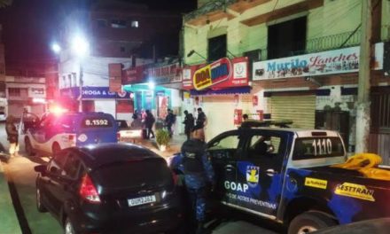 Festa de Paredão com mais de 200 pessoas é interrompida no bairro Jorge Amado; uma mulher foi presa