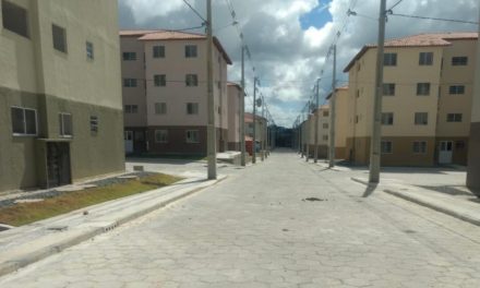 Chaves do Residencial Itapoan, no bairro Jorge Amado, começam a ser entregues