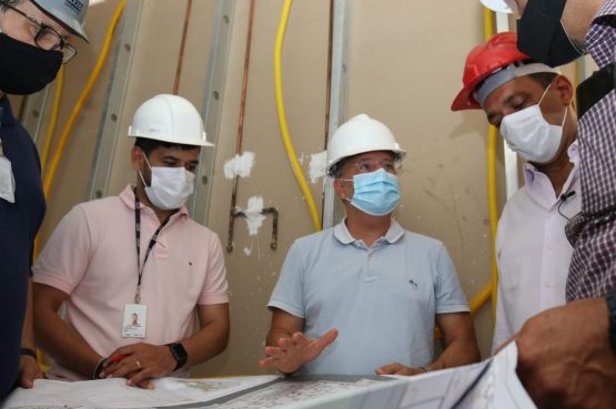 Secretário da Saúde inspeciona obras para implantação do Hospital Materno-Infantil de Ilhéus