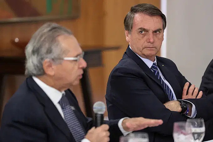 Após rejeição geral, Bolsonaro revoga decreto que abria caminho para privatizar SUS