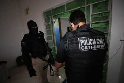 Polícia realiza operação contra facções criminosas em cinco cidades da Bahia