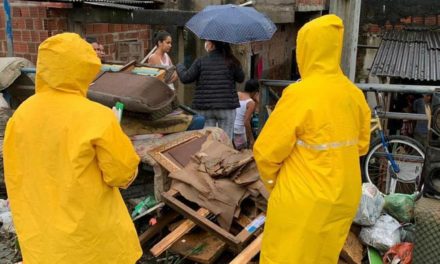 Itabuna: famílias desalojadas por causa das chuvas são levadas para abrigos temporários