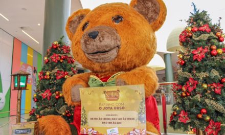 No Natal do Shopping Jequitibá, interação com Urso Jota une crianças a Papai Noel