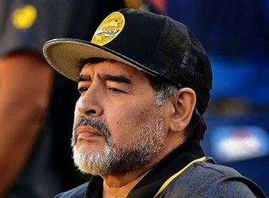 Maradona morre aos 60 anos após sofrer parada cardiorrespiratória em casa