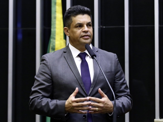 Câmara confirma cassação de mandato do deputado Manuel Marcos