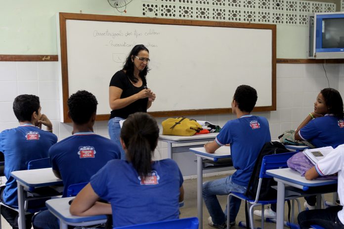 Estudantes da rede estadual de ensino terão direito a cursos de idiomas por meio do Programa Outras Palavras