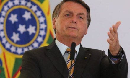 Senadores repudiam termo chulo usado por Bolsonaro em ataque à CPI