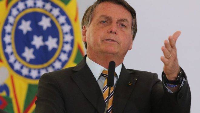 Ministro André Mendonça envia à PGR notícias-crime contra Bolsonaro por advocacia administrativa