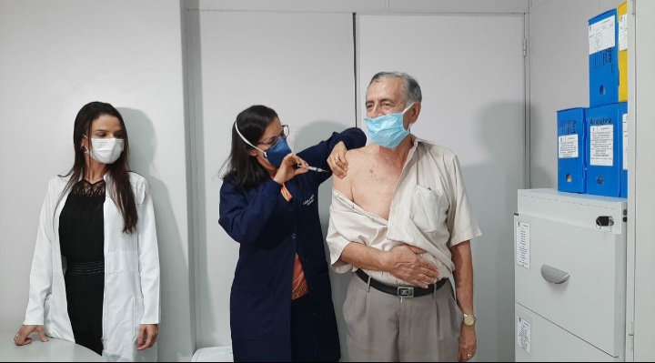 Covid-19: Santa Casa de Itabuna inicia vacinação em seus profissionais
