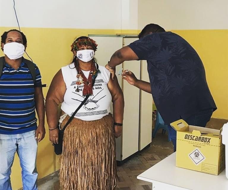 Lideranças indígenas atendidas pelo Cesol recebem primeira dose da Coronavac