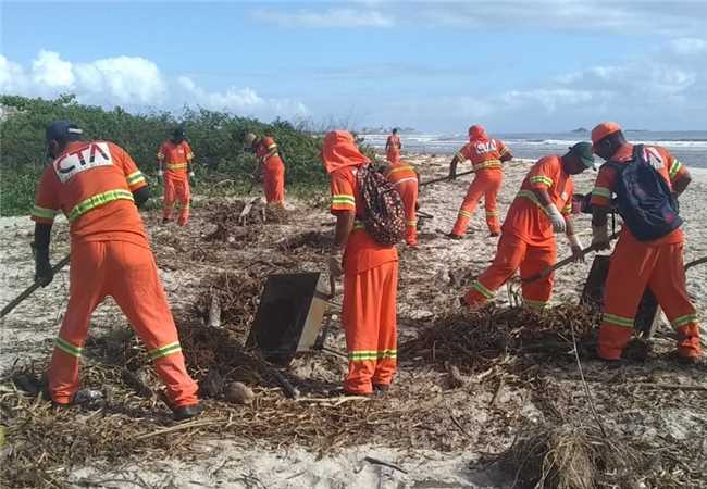 Ilhéus realiza Operação Verão Praia Limpa em toda orla da cidade