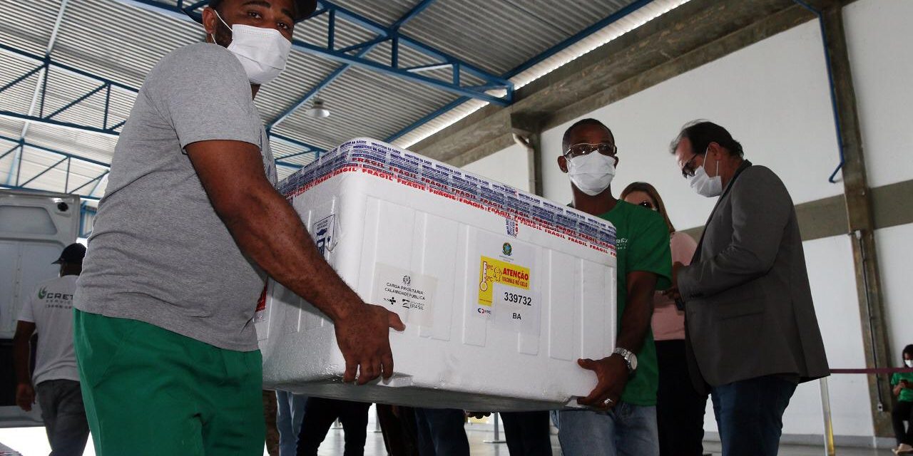 Bahia recebe lote com 119.500 doses da vacina de Oxford