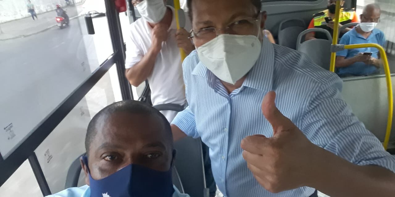 Itabuna: prefeito promove desfile para faturar sobre retorno dos ônibus (video)
