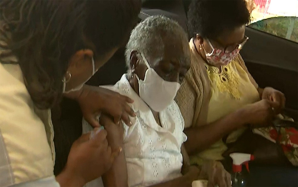 Covid-19: Bahia inicia a vacinação de idosos acima de 80 anos nesta segunda
