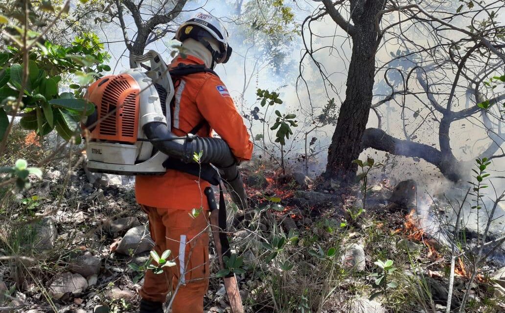 Bombeiros monitoram incêndios que atingem Chapada e Sul do estado